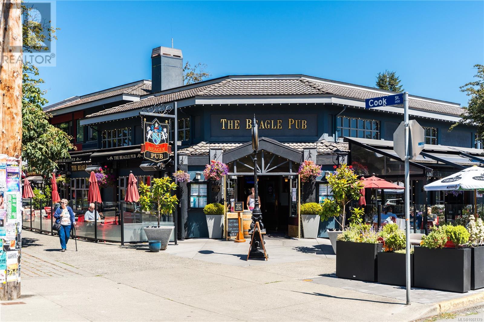 Photo 38 of 2 1060 Sutlej St, Victoria BC