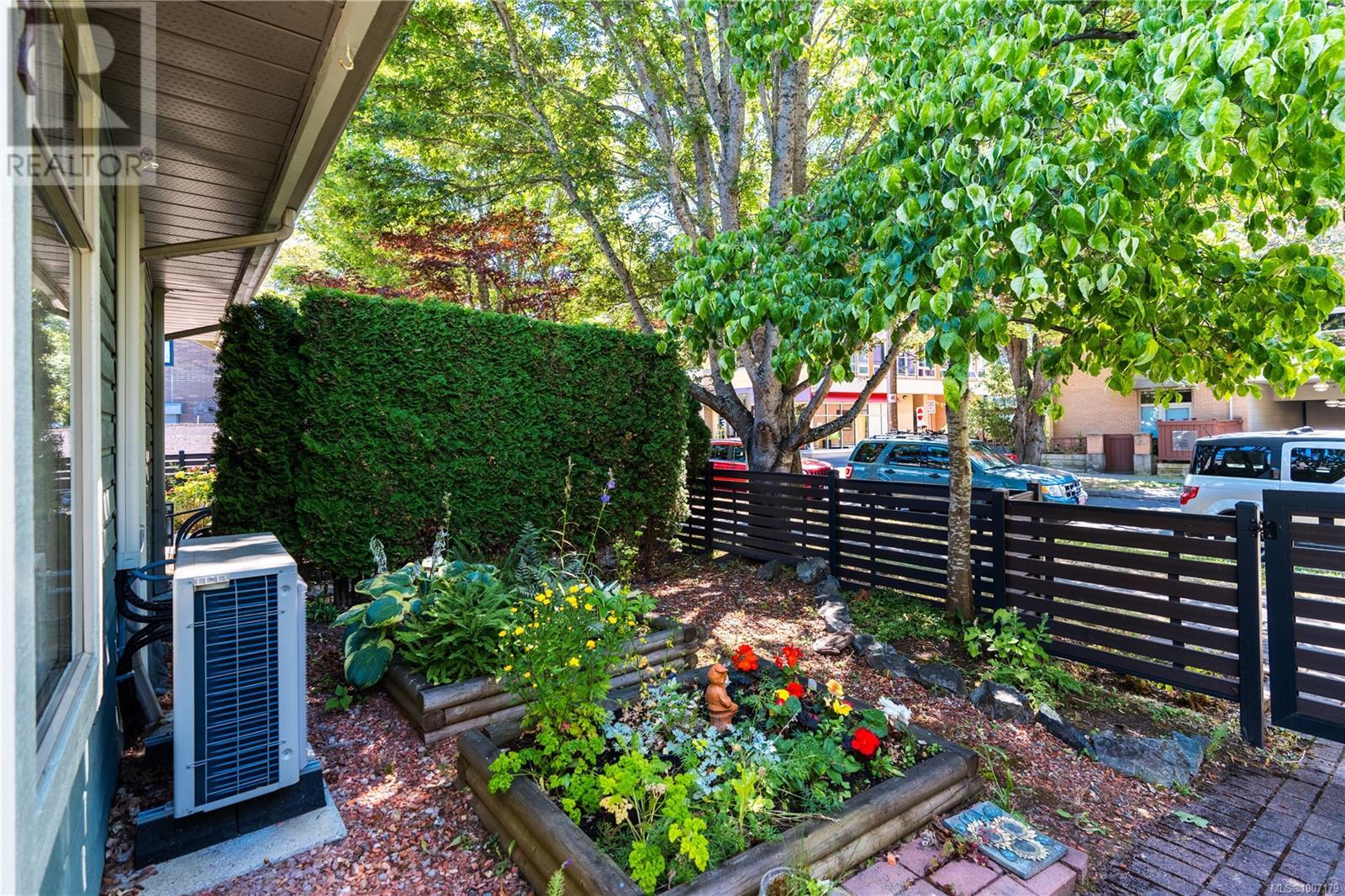 Photo 6 of 2 1060 Sutlej St, Victoria BC