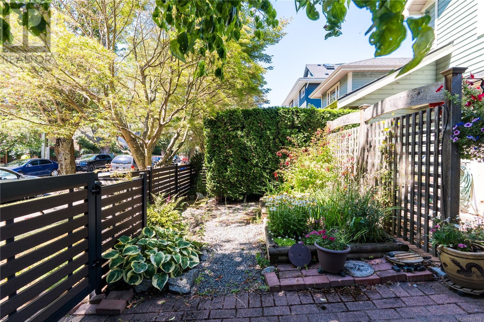 Photo 8 of 2 1060 Sutlej St, Victoria BC