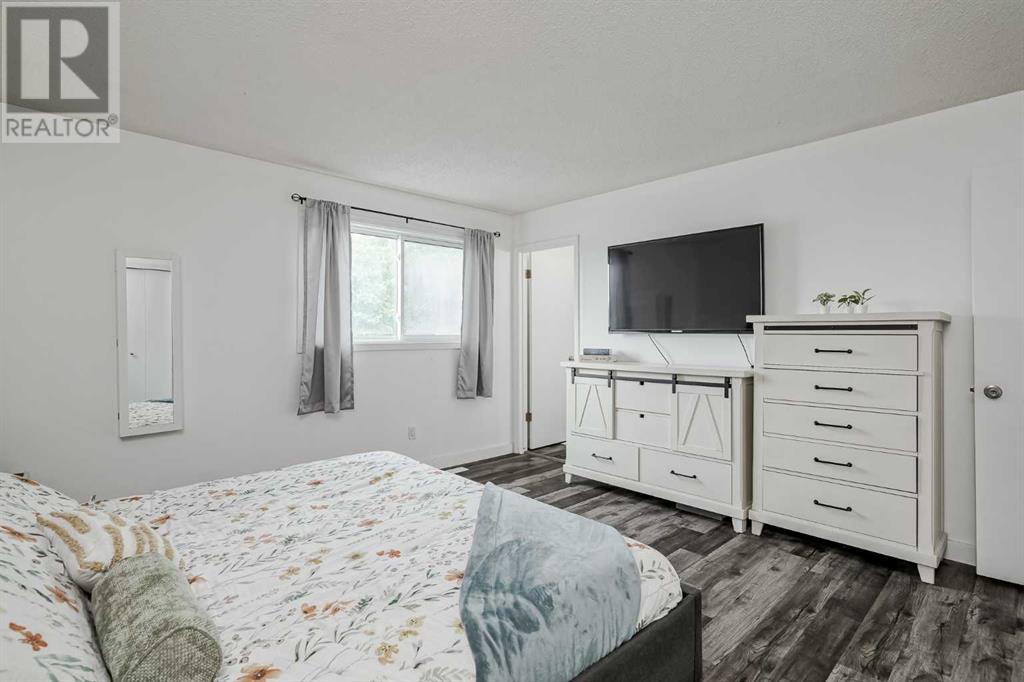 Single Family House 4 Level for Sale in  Whitefield Drive NE Whitehorn Calgary 