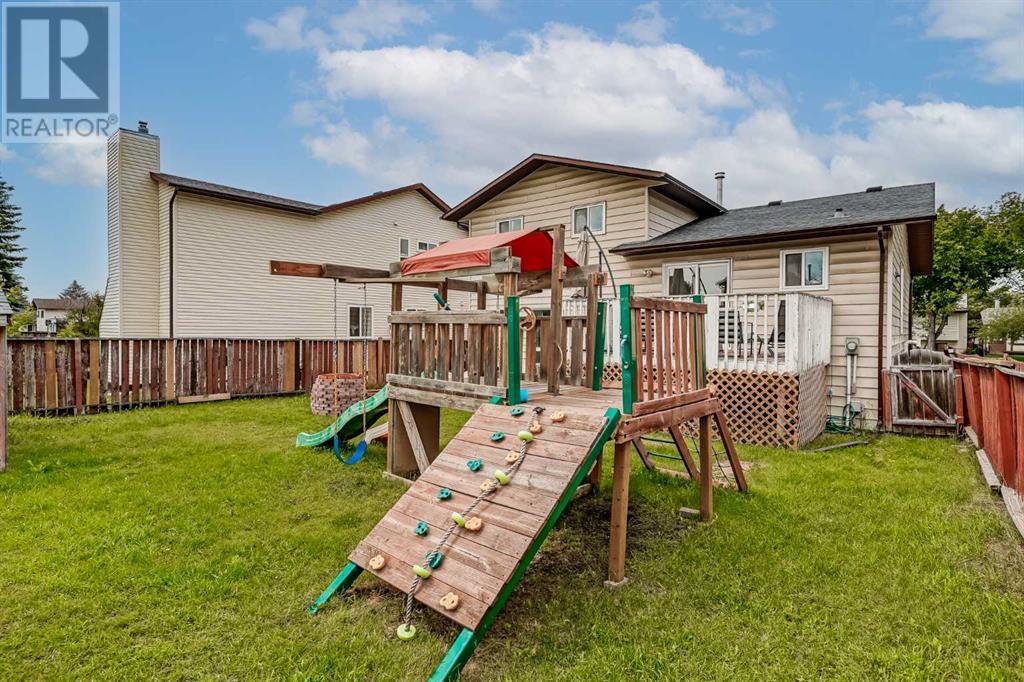Single Family House 4 Level for Sale in  Whitefield Drive NE Whitehorn Calgary 