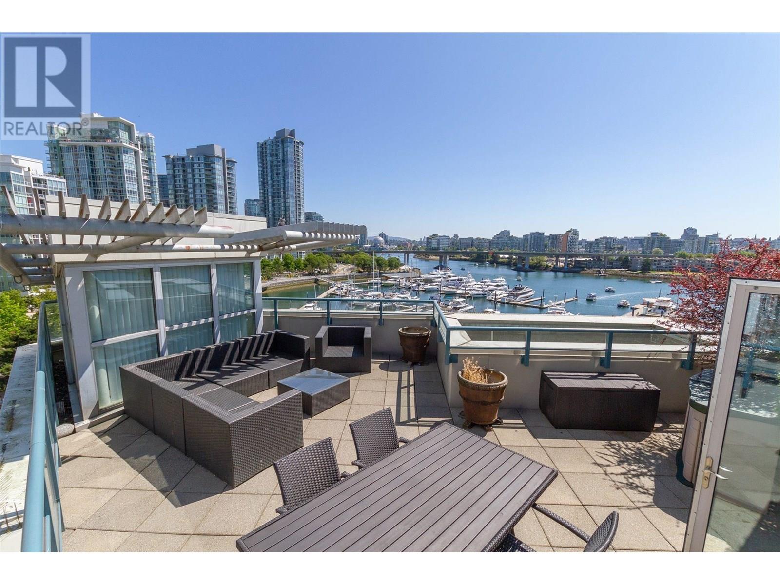 Photo 3 of 610 1228 Marinaside Crescent, Vancouver BC