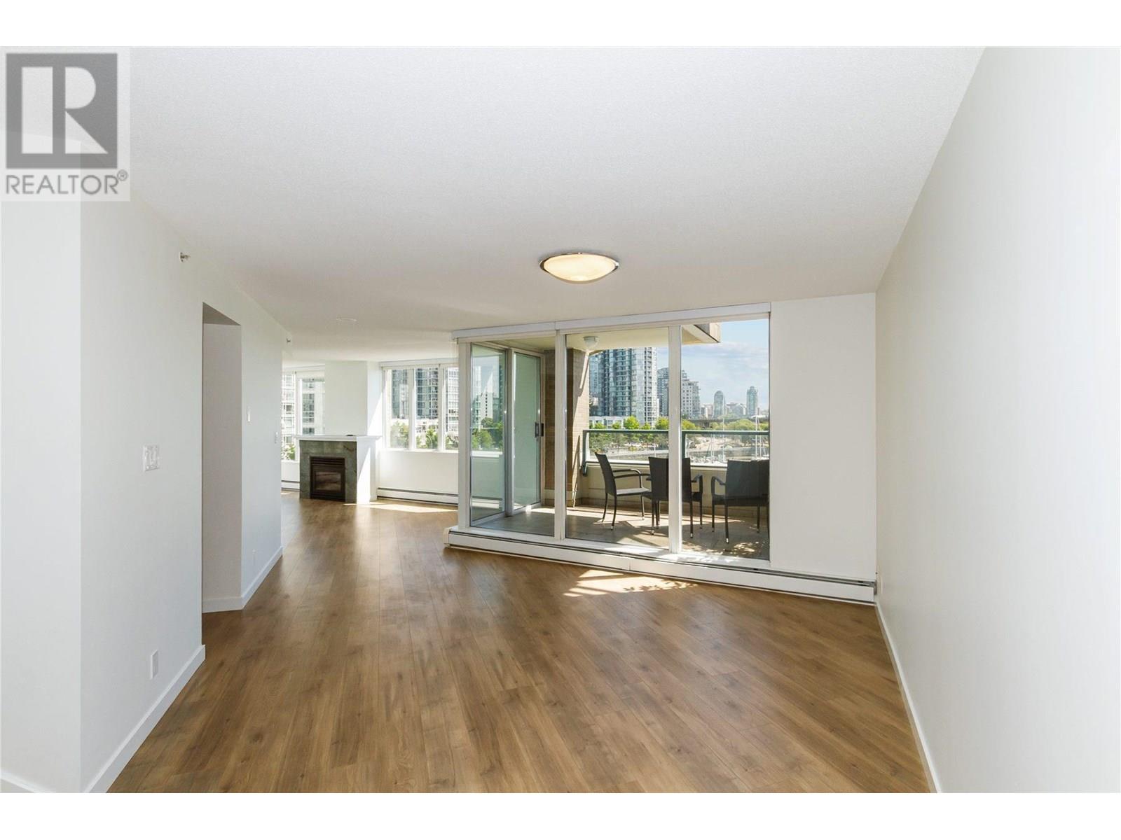 Photo 4 of 610 1228 Marinaside Crescent, Vancouver BC