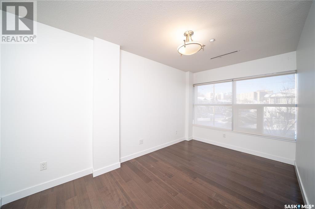 Photo 3 of 101 2300 Broad Street, Regina SK