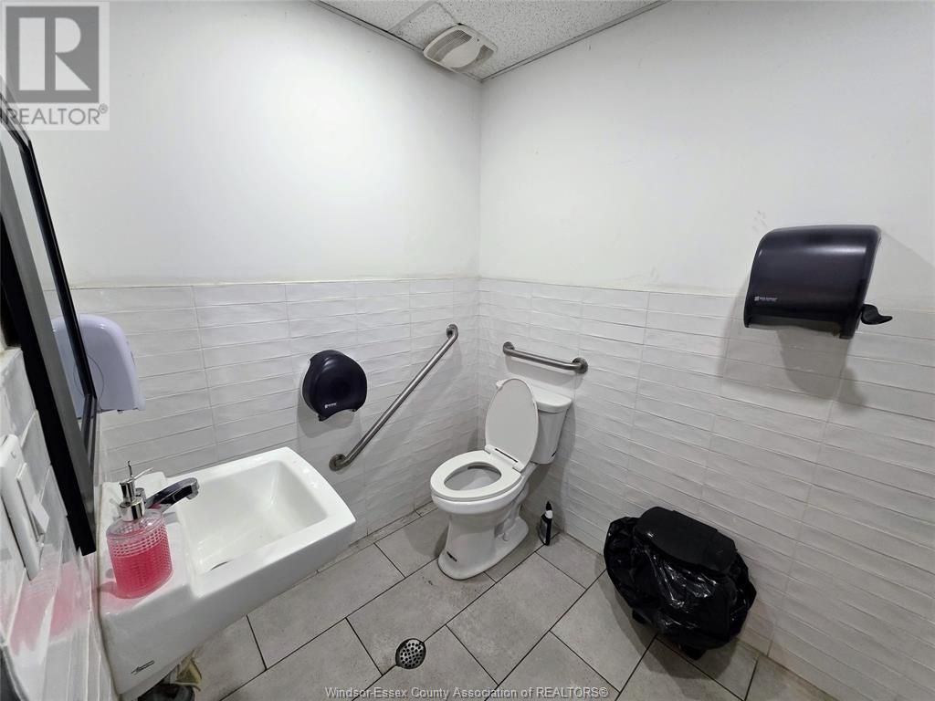 Photo 21 of 104 Chatham Street West, Windsor ON