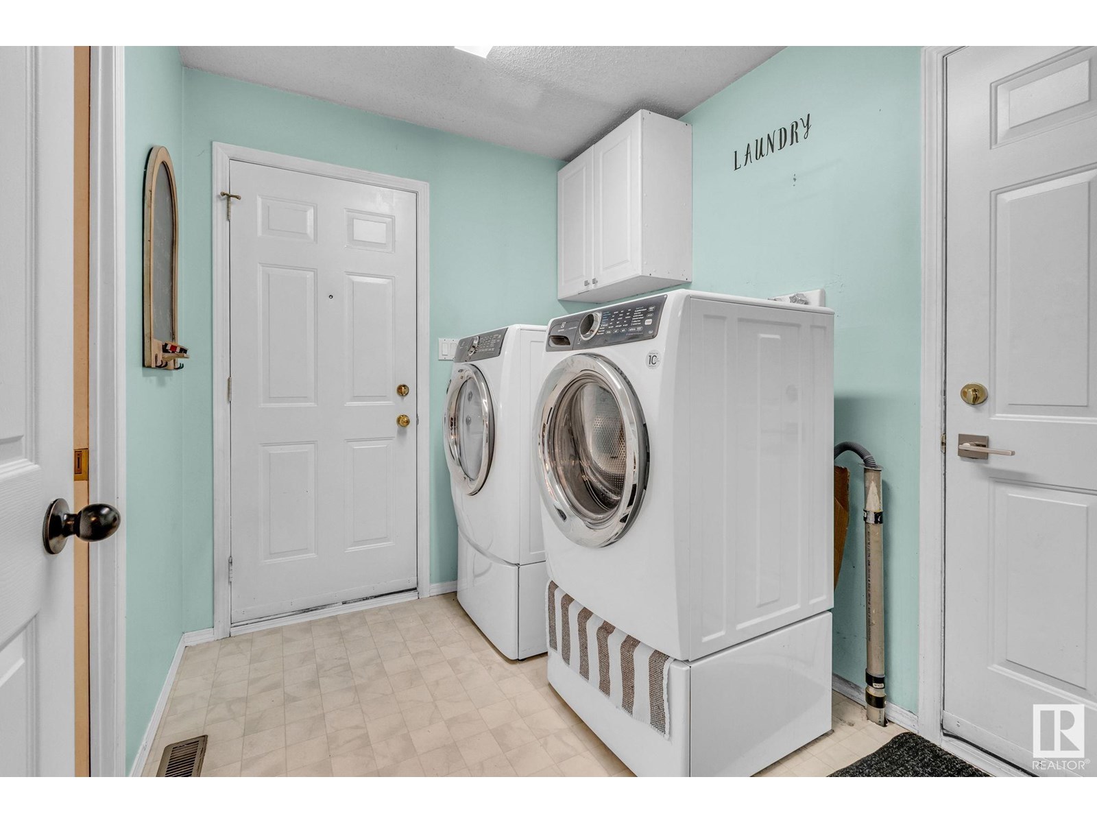 Photo 18 of 3912 26 A Av Nw, Edmonton AB