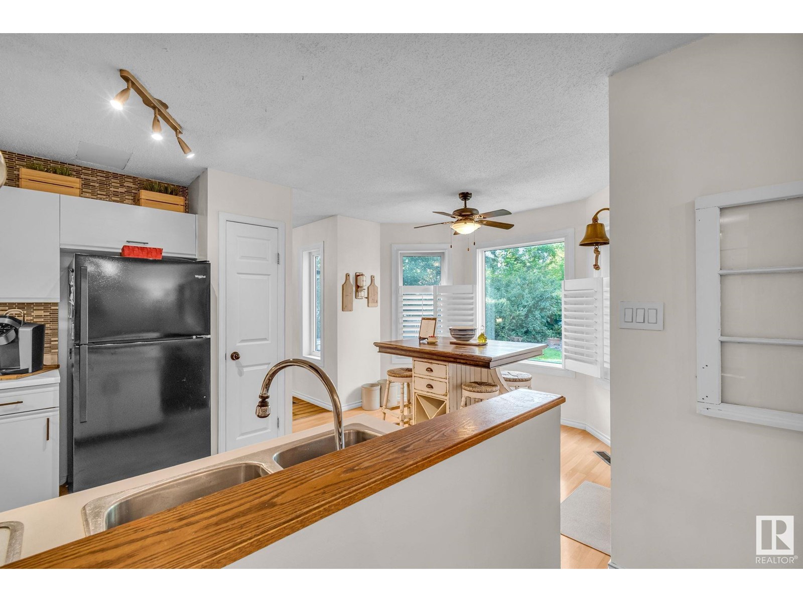 Photo 9 of 3912 26 A Av Nw, Edmonton AB