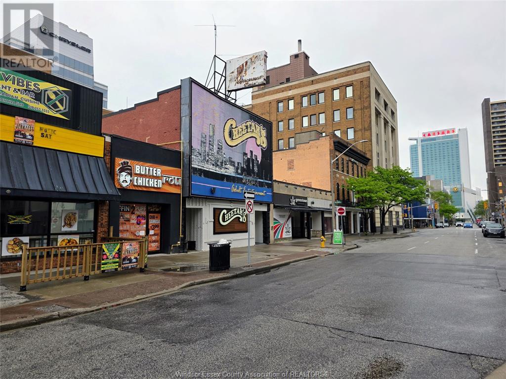 Photo 40 of 104 Chatham Street West, Windsor ON