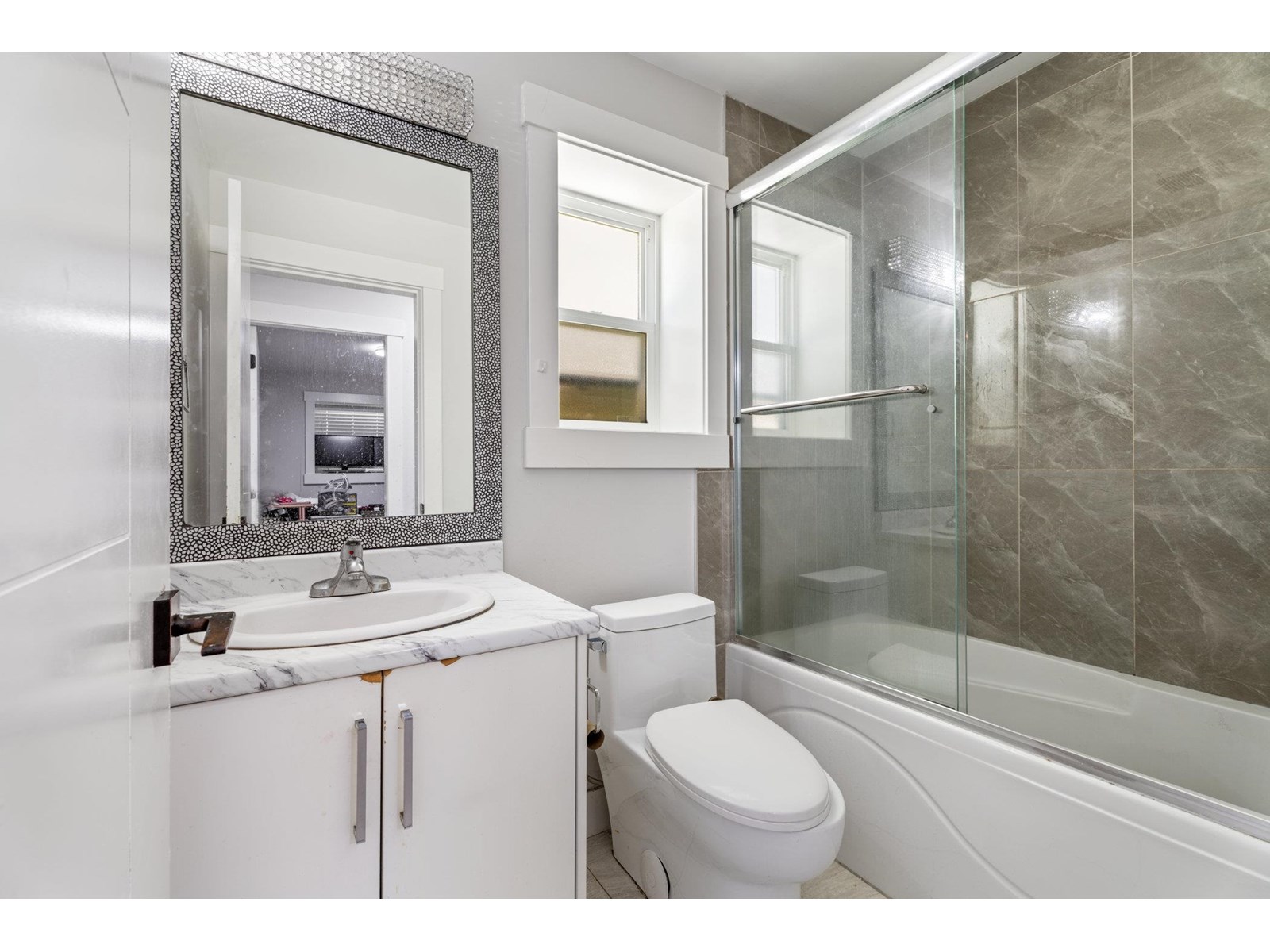 Photo 11 of 14171 59 A Avenue, Surrey BC