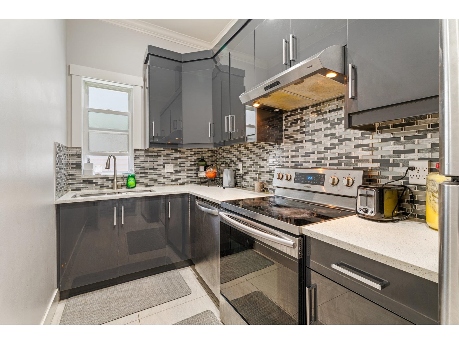 Photo 5 of 14171 59 A Avenue, Surrey BC