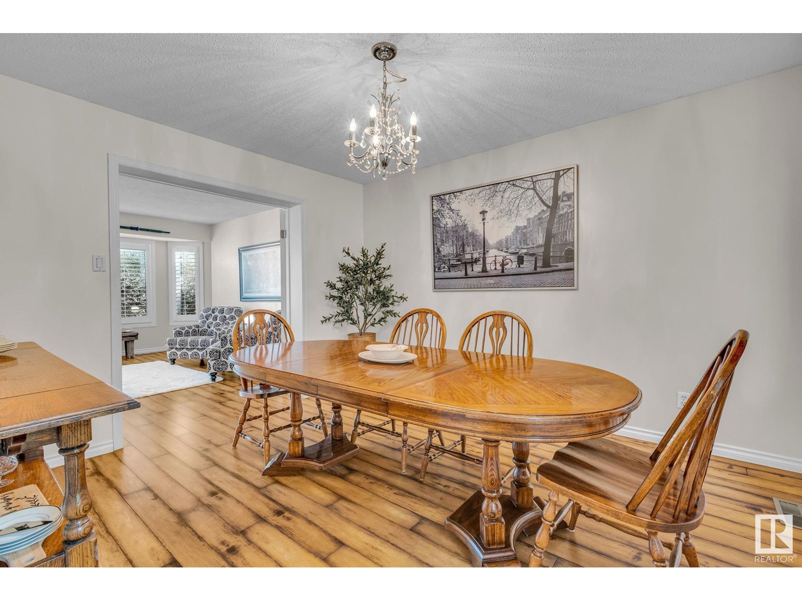 Photo 15 of 3912 26 A Av Nw, Edmonton AB