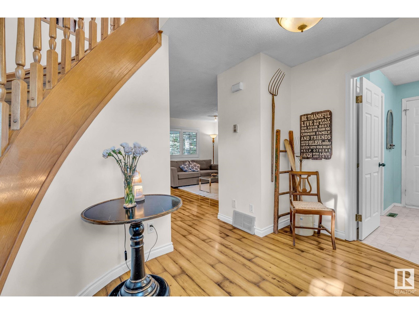 Photo 4 of 3912 26 A Av Nw, Edmonton AB
