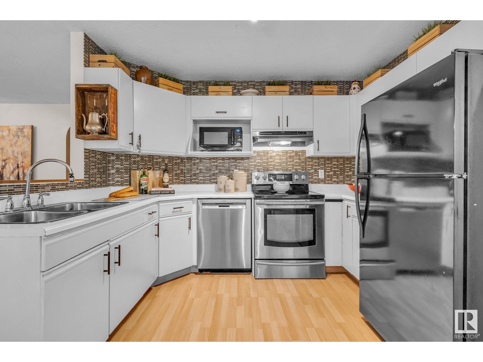 Photo 10 of 3912 26 A Av Nw, Edmonton AB