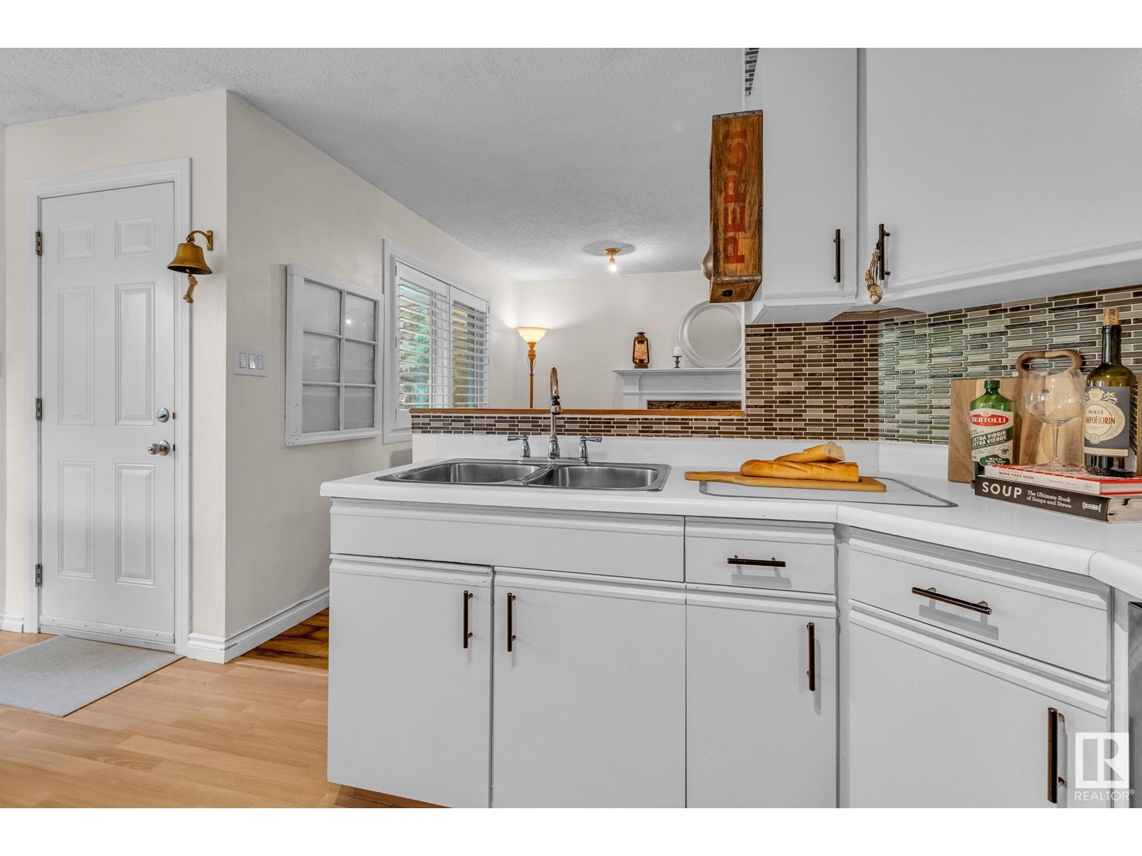 Photo 13 of 3912 26 A Av Nw, Edmonton AB