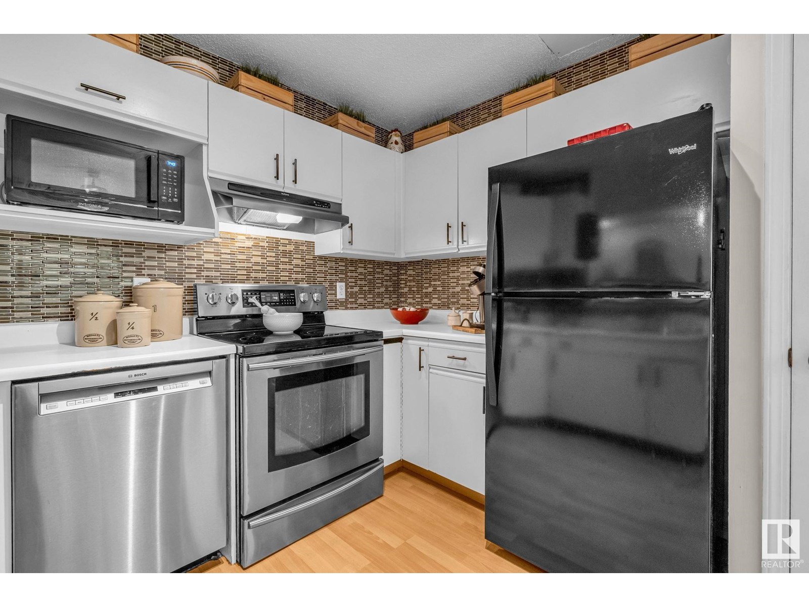 Photo 11 of 3912 26 A Av Nw, Edmonton AB