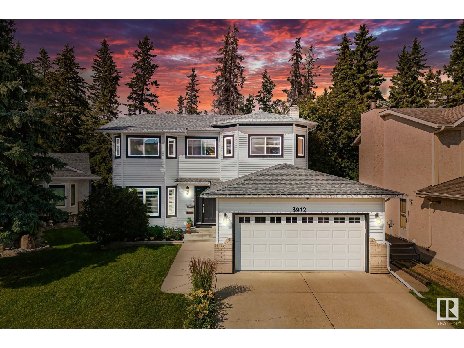 Photo 2 of 3912 26 A Av Nw, Edmonton AB