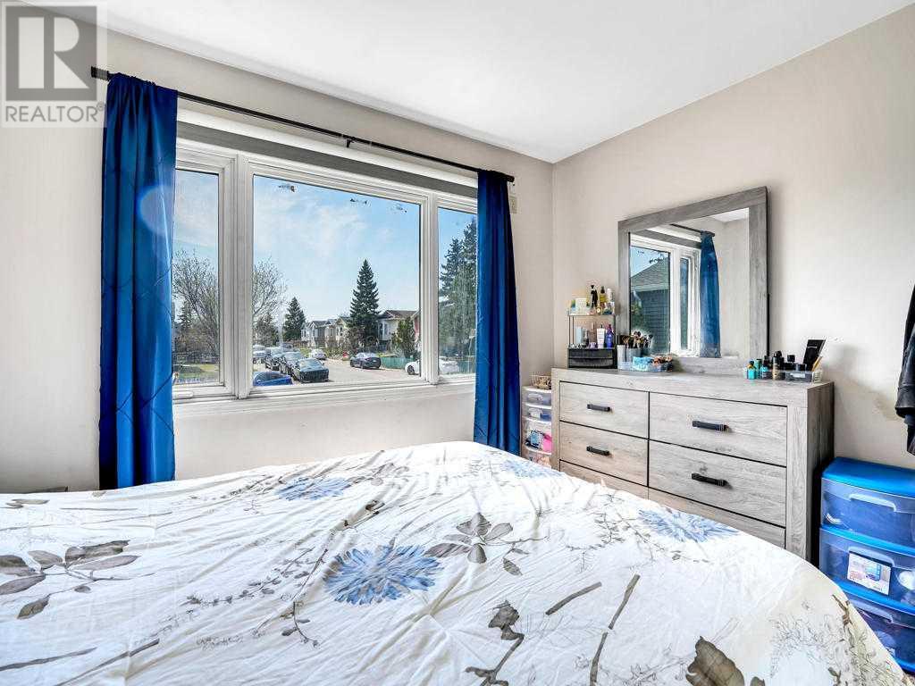 Single Family House Bi-level for Sale in  Falshire Close NE Falconridge Calgary 