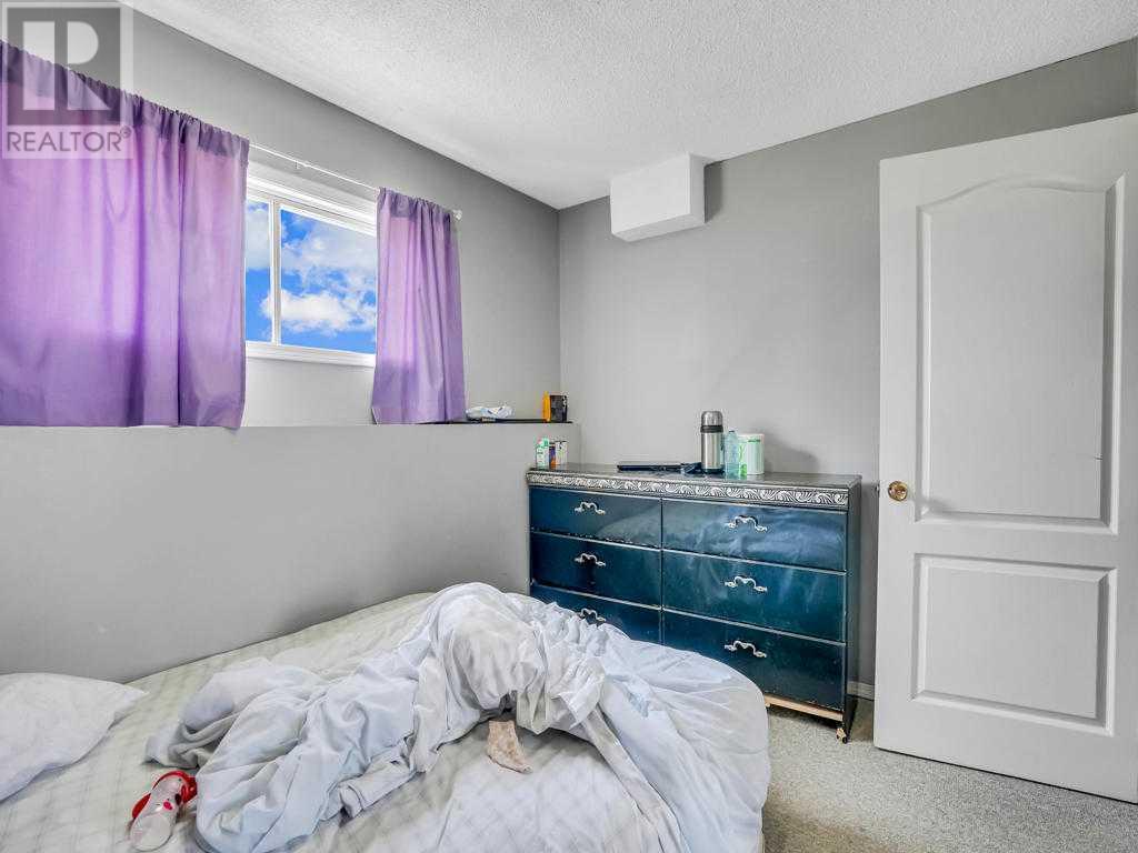 Single Family House Bi-level for Sale in  Falshire Close NE Falconridge Calgary 
