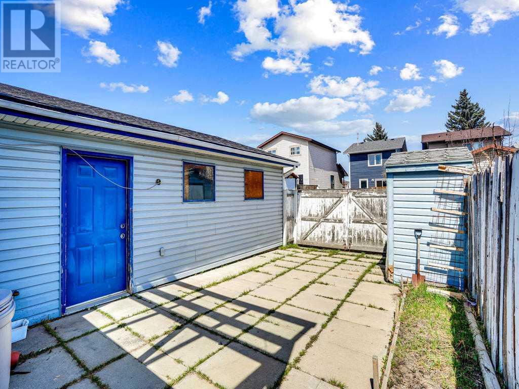 Single Family House Bi-level for Sale in  Falshire Close NE Falconridge Calgary 