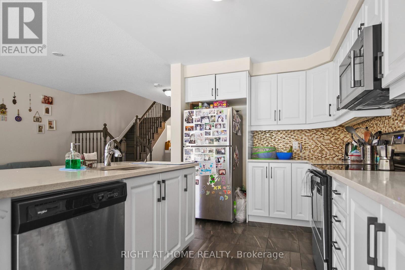 Photo 34 of 209 Hartsmere Drive, Ottawa ON
