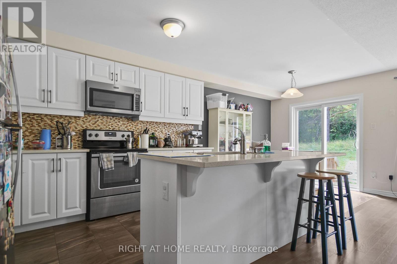 Photo 33 of 209 Hartsmere Drive, Ottawa ON