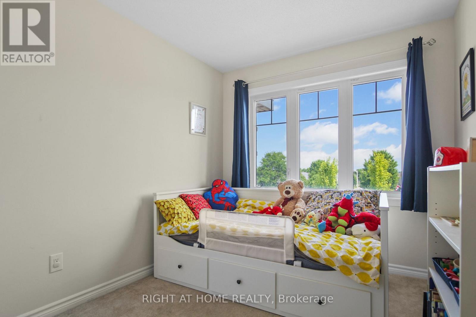 Photo 19 of 209 Hartsmere Drive, Ottawa ON