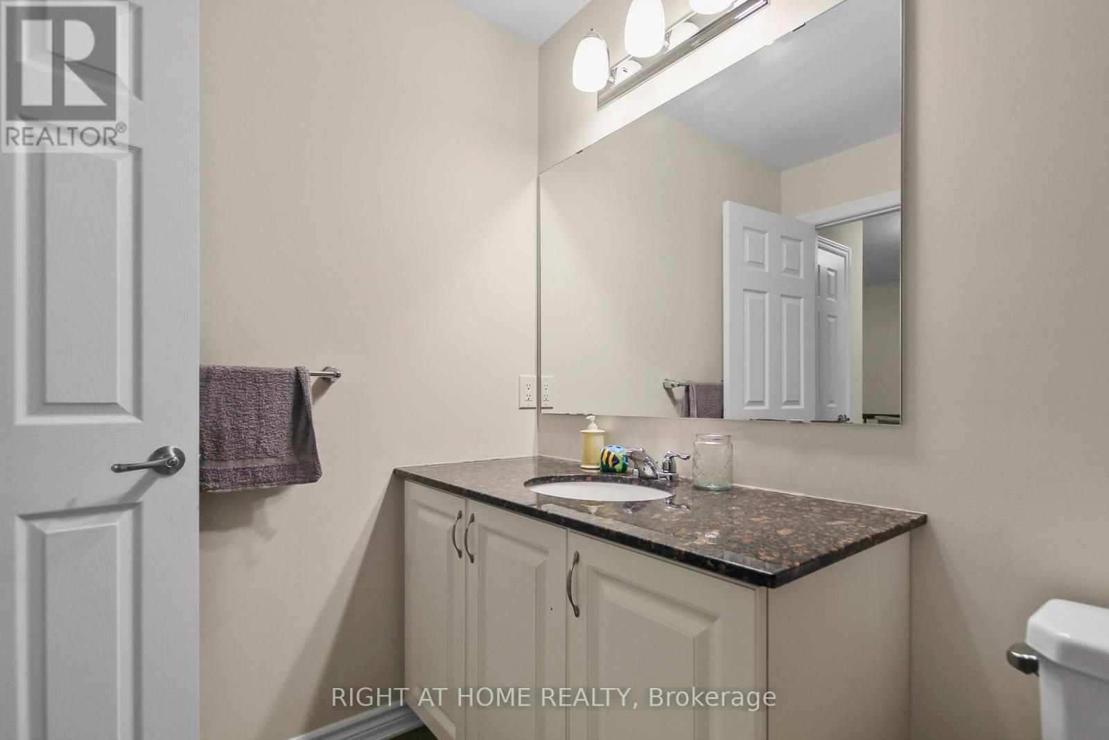 Photo 6 of 209 Hartsmere Drive, Ottawa ON