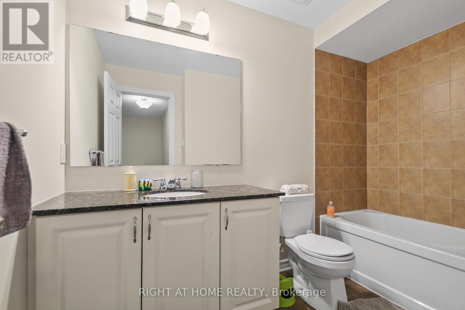 Photo 15 of 209 Hartsmere Drive, Ottawa ON
