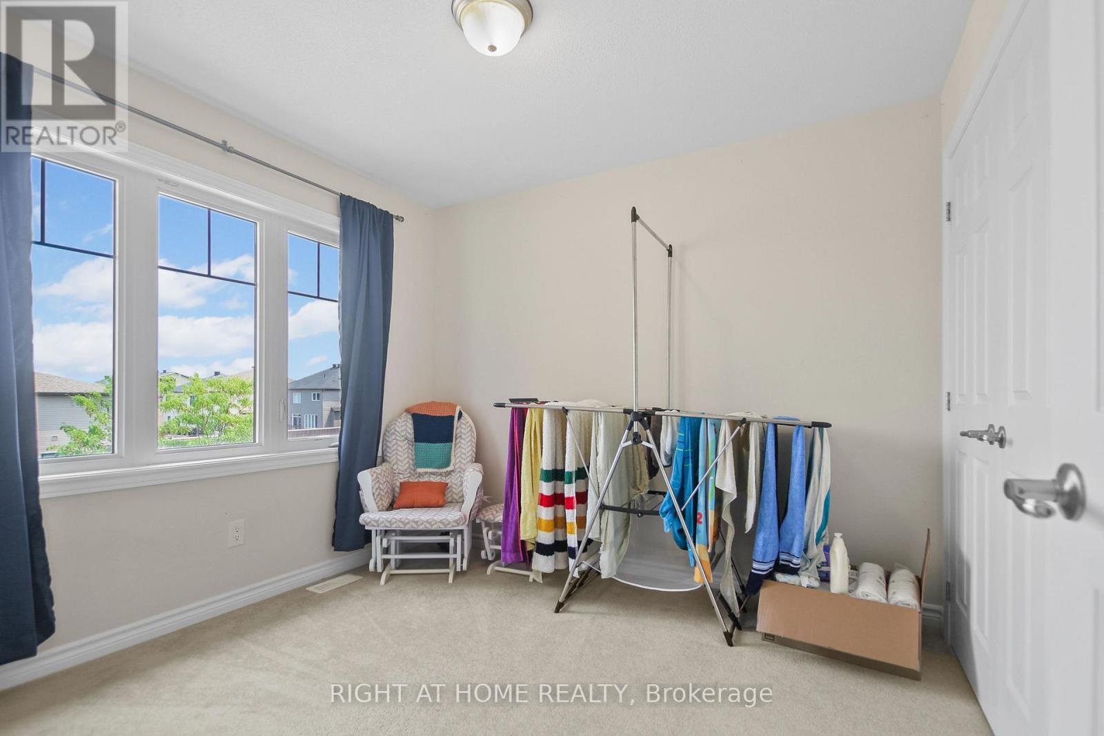 Photo 3 of 209 Hartsmere Drive, Ottawa ON