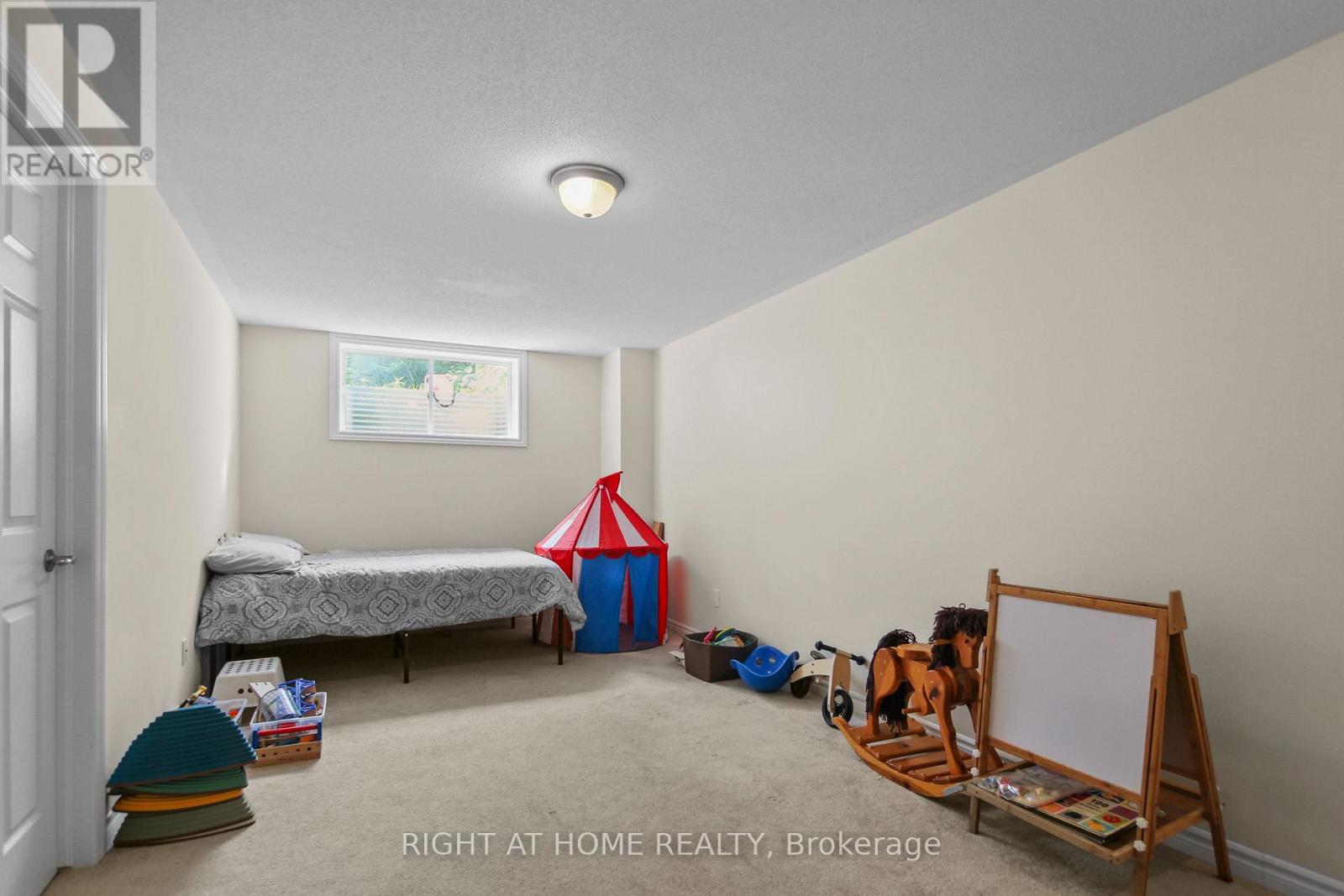 Photo 29 of 209 Hartsmere Drive, Ottawa ON
