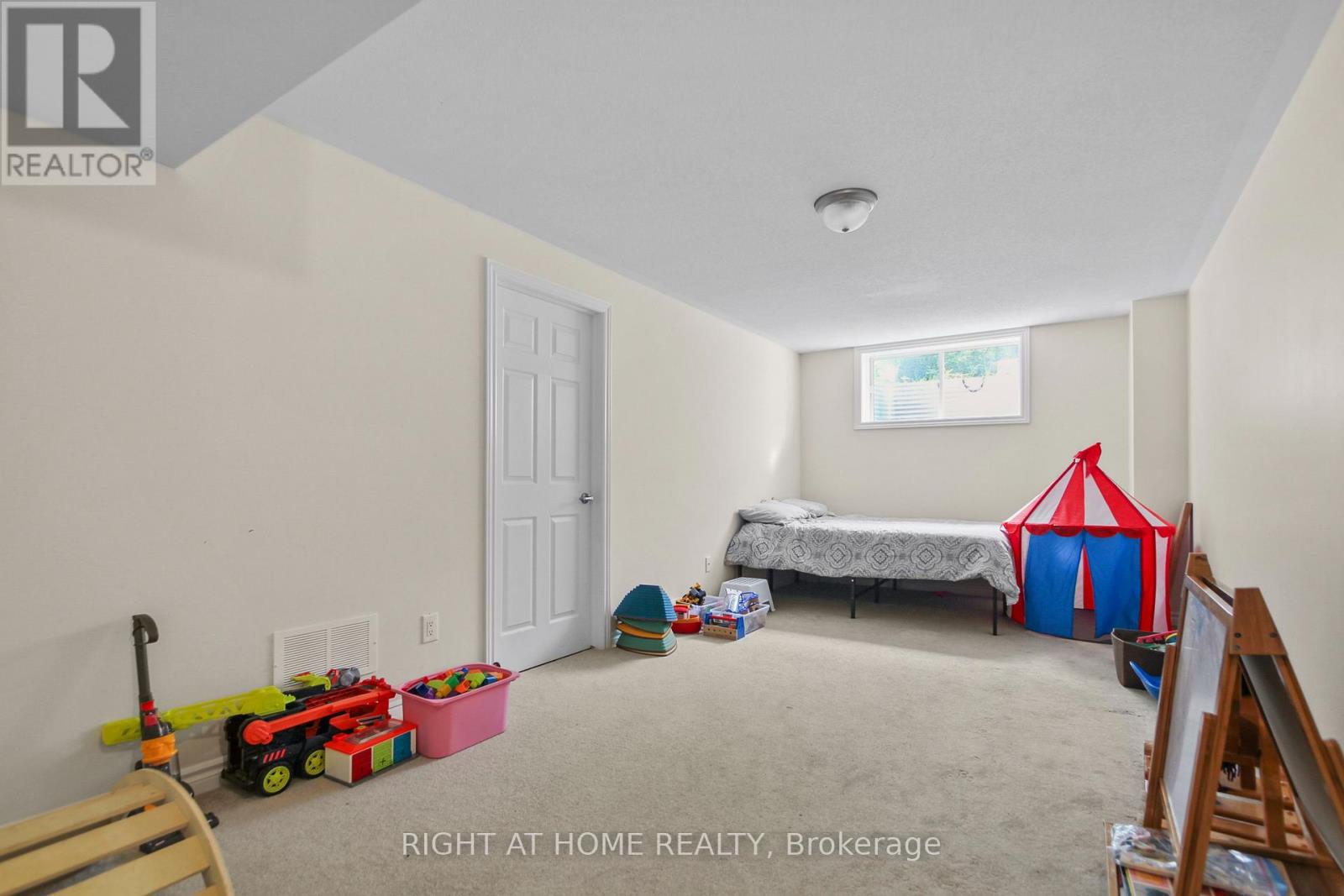 Photo 2 of 209 Hartsmere Drive, Ottawa ON