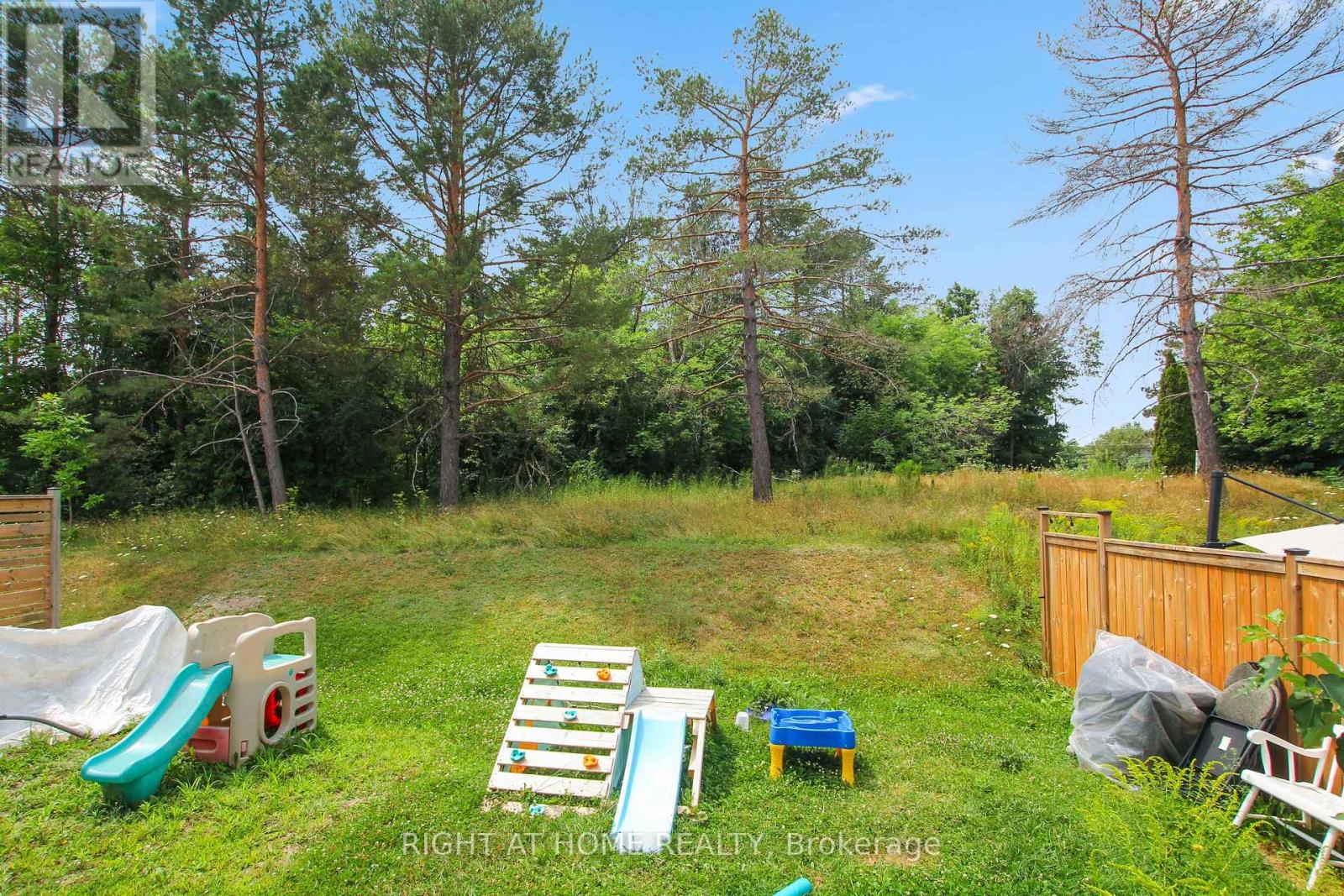 Photo 23 of 209 Hartsmere Drive, Ottawa ON
