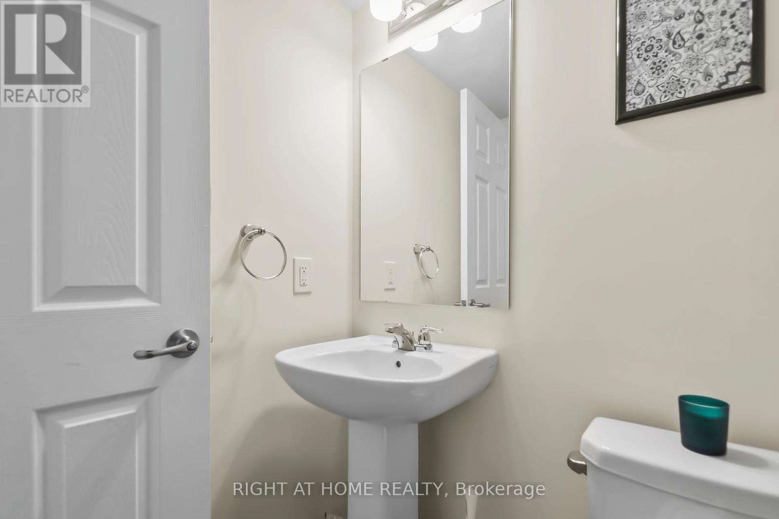 Photo 7 of 209 Hartsmere Drive, Ottawa ON