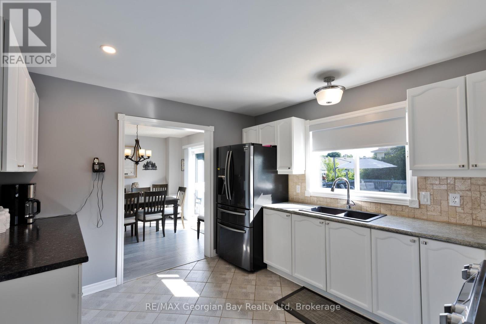 Photo 31 of 9 Copeland Street, Penetanguishene ON