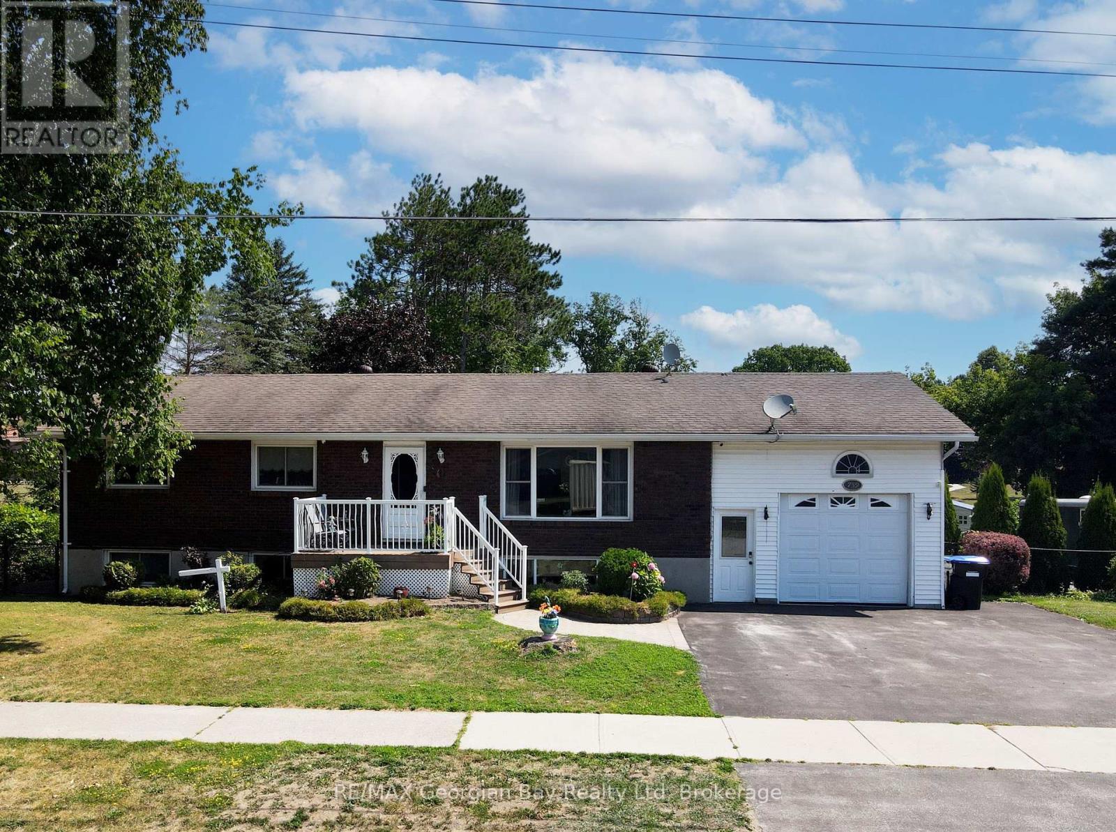Photo 8 of 739 Simcoe Avenue, Tay ON