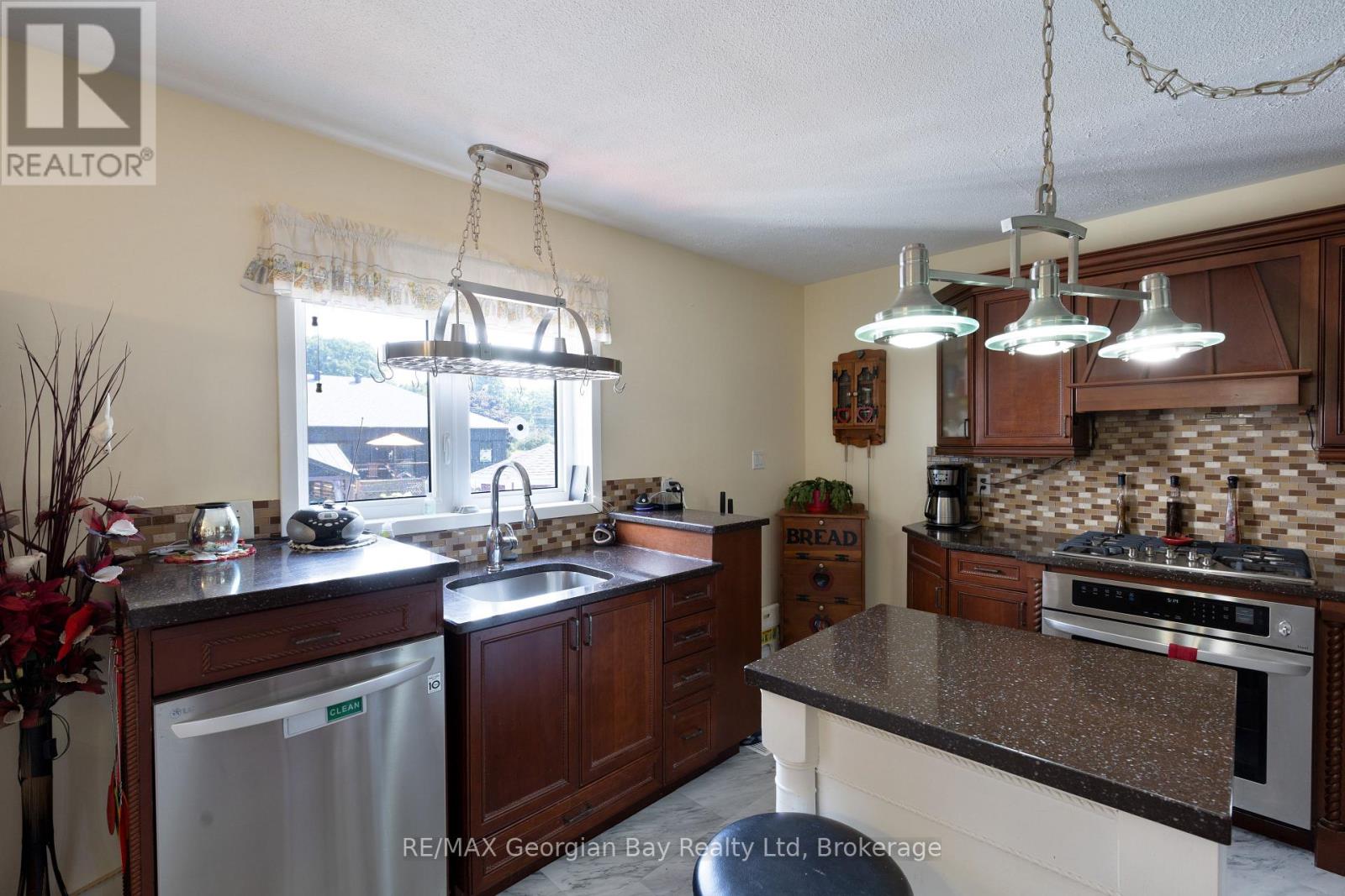 Photo 37 of 739 Simcoe Avenue, Tay ON