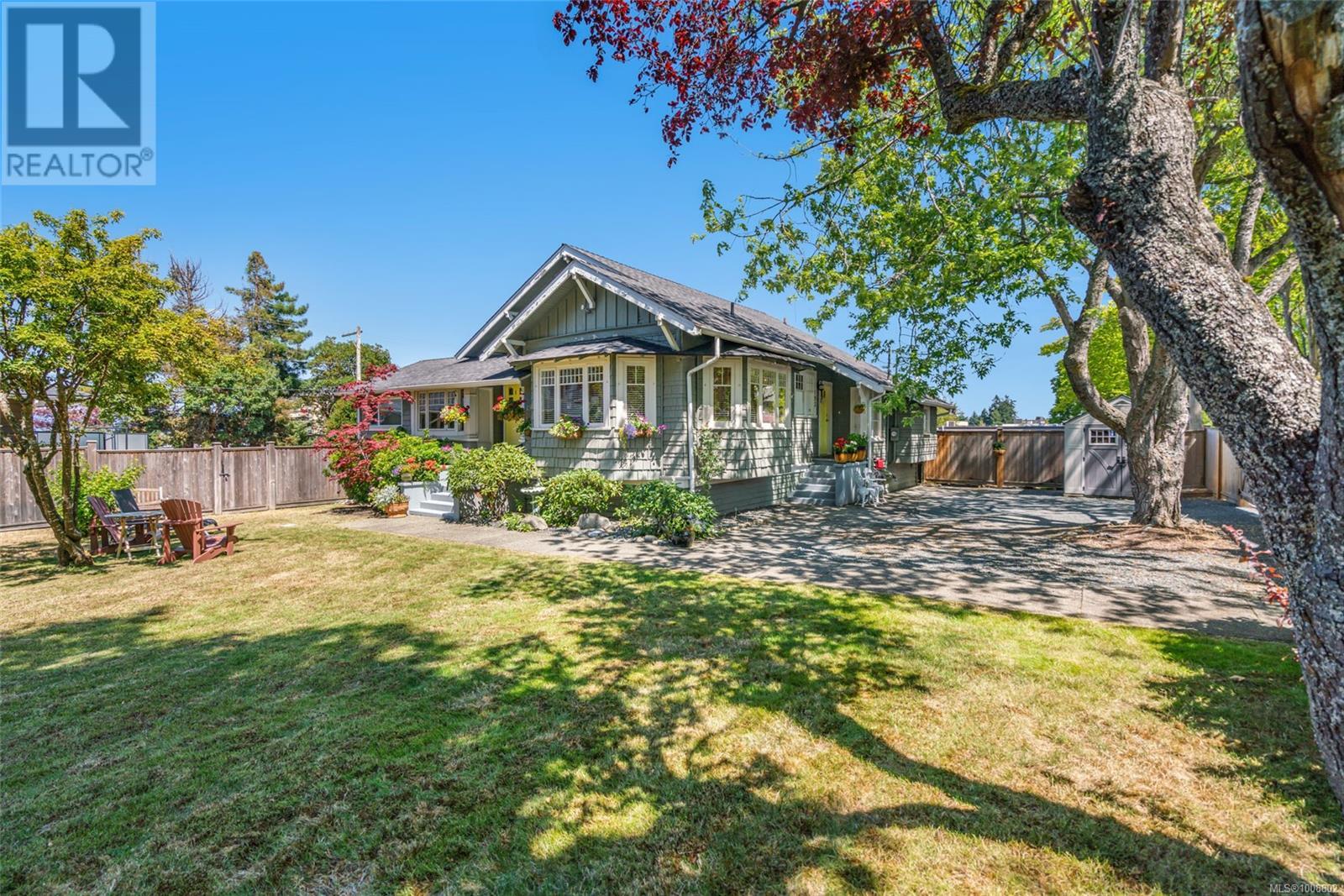 Photo 21 of 193 Memorial Ave, Parksville BC