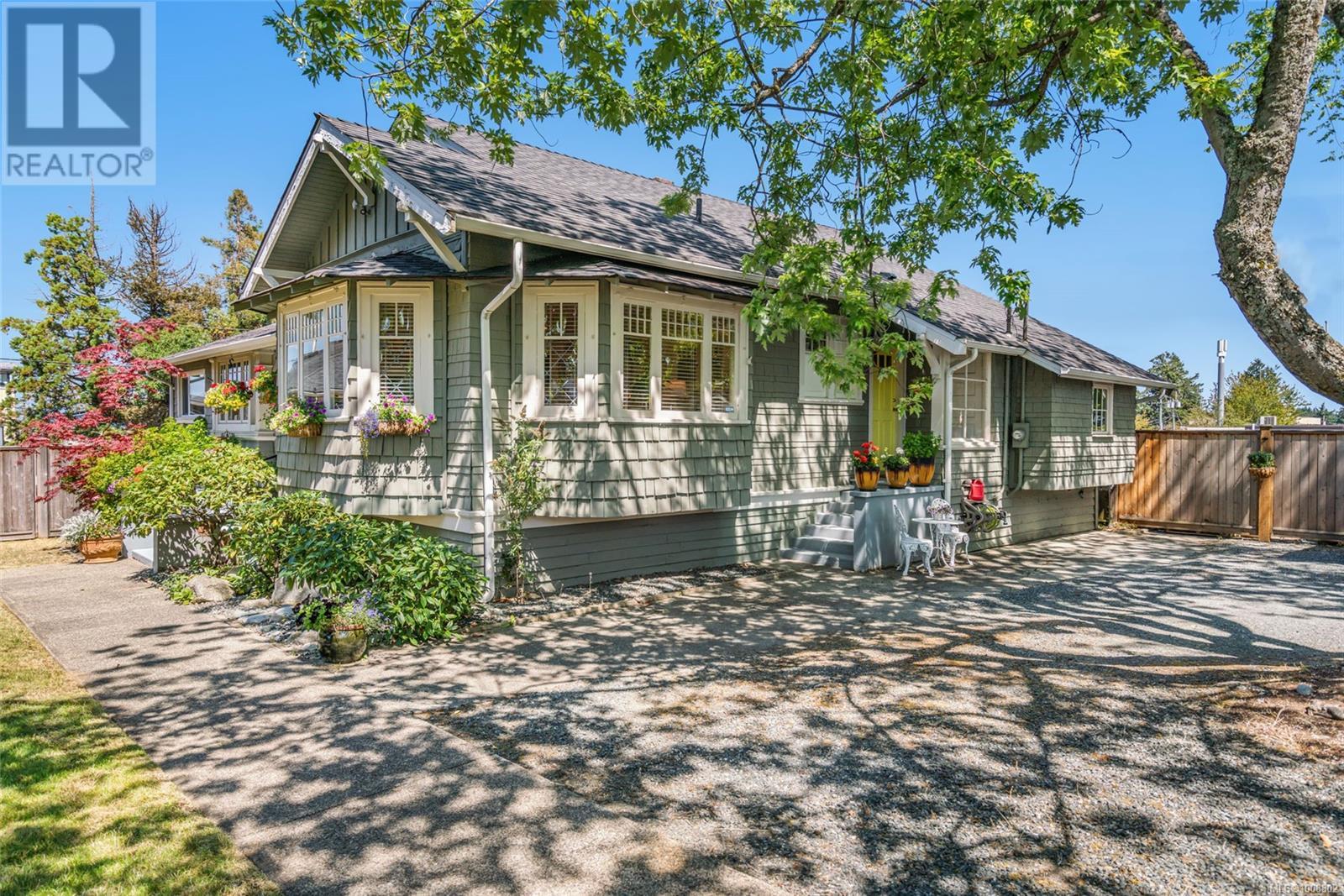 Photo 14 of 193 Memorial Ave, Parksville BC