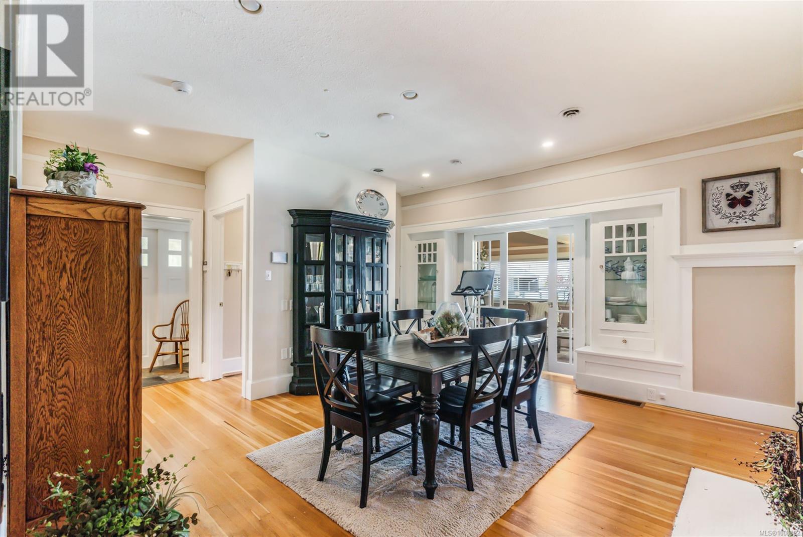 Photo 9 of 193 Memorial Ave, Parksville BC