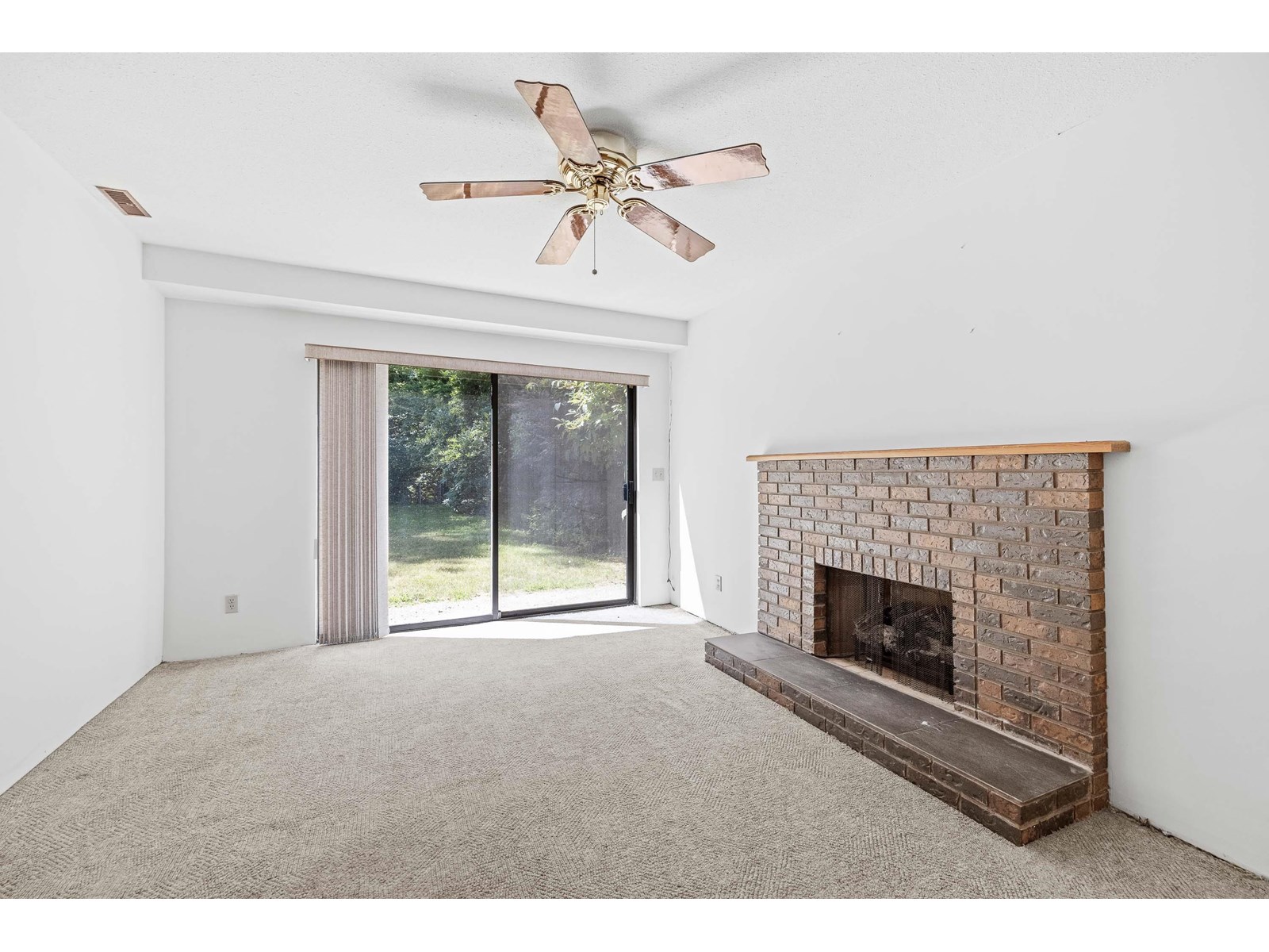 Photo 3 of 20886 94 B Avenue, Langley BC