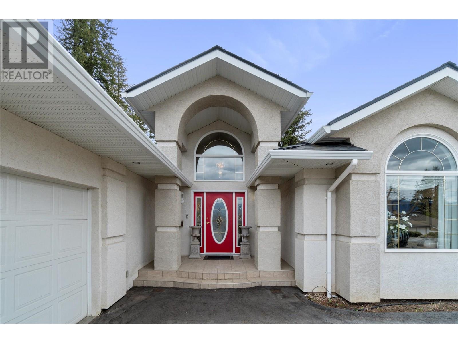 Photo 3 of 2602 Golf Course Drive, Blind Bay BC