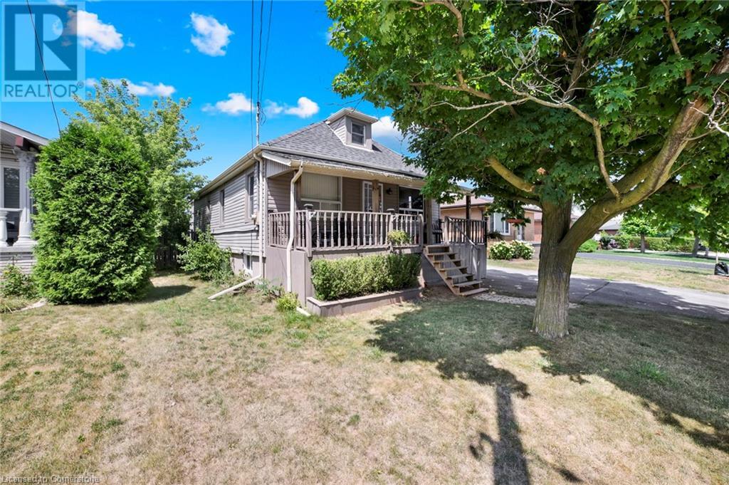 Photo 2 of 47 Worsley Road, Stoney Creek ON