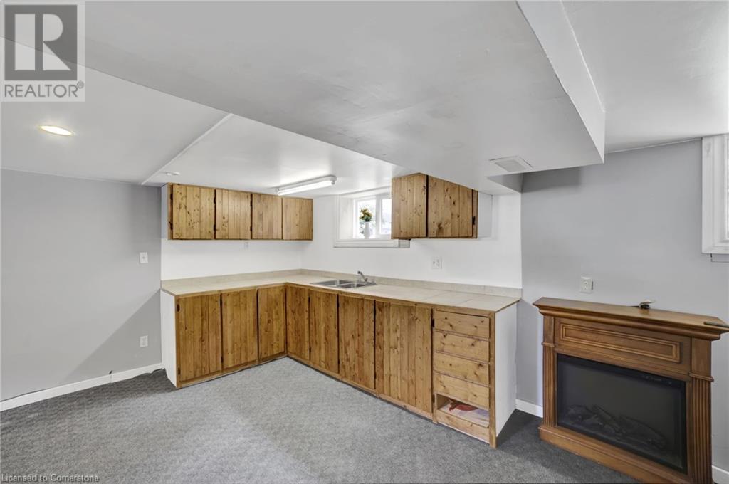 Photo 24 of 47 Worsley Road, Stoney Creek ON