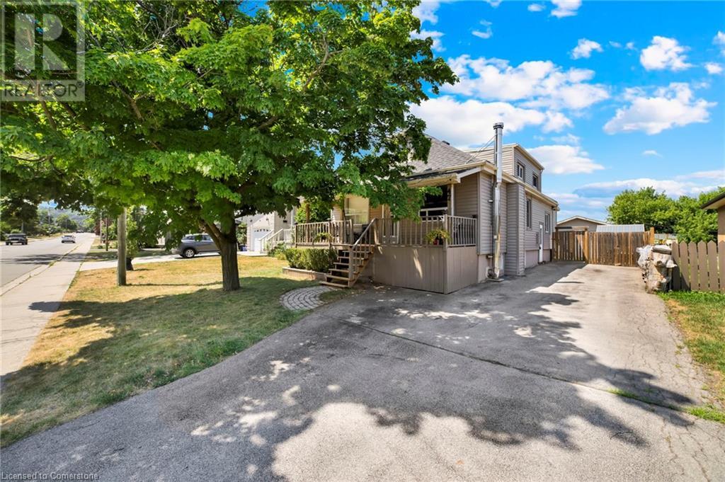 Photo 4 of 47 Worsley Road, Stoney Creek ON