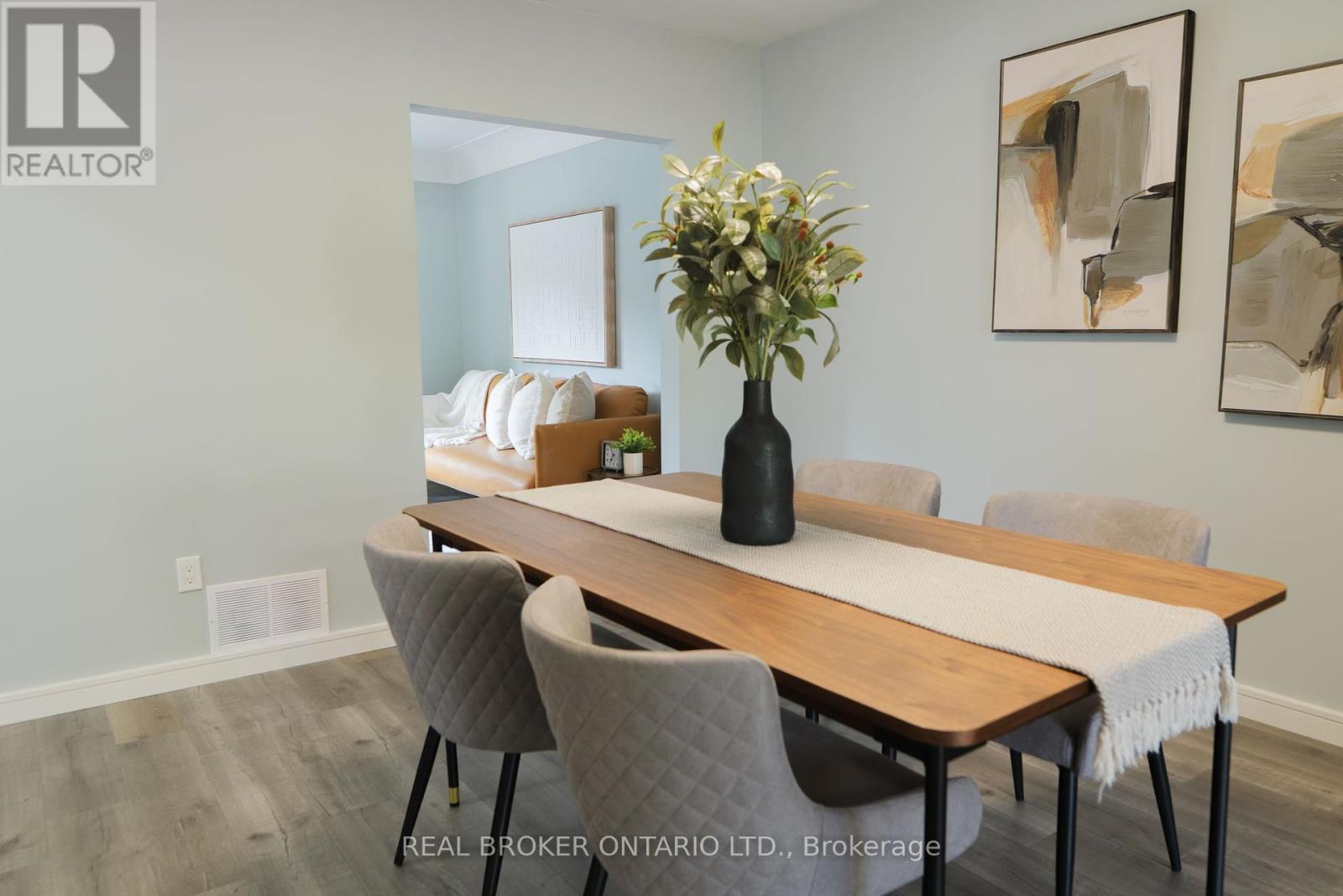Photo 4 of 39 Cloverhill Road, Hamilton ON