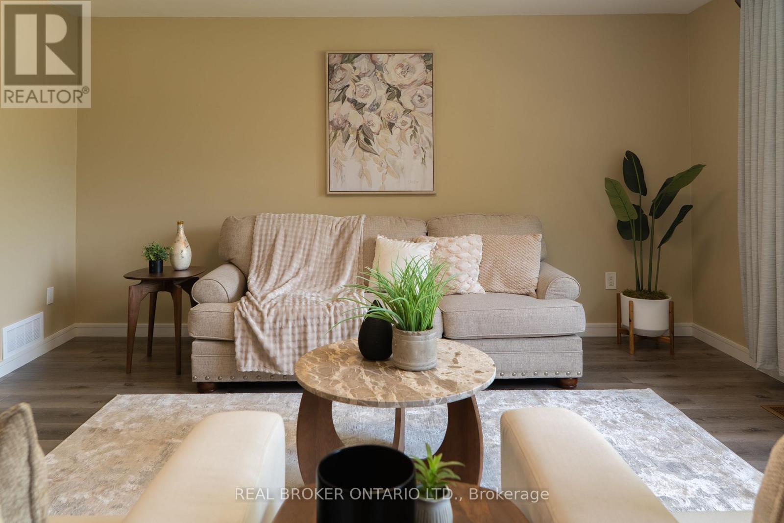 Photo 1 of 39 Cloverhill Road, Hamilton ON