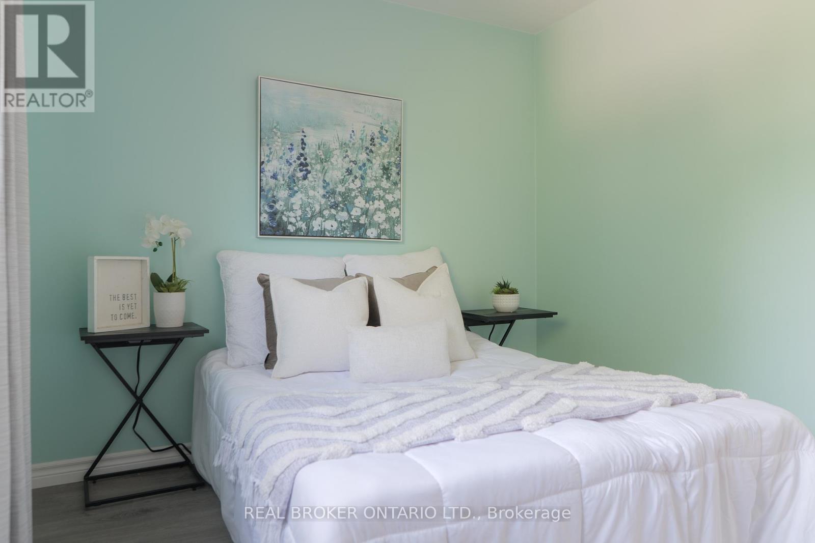 Photo 27 of 39 Cloverhill Road, Hamilton ON