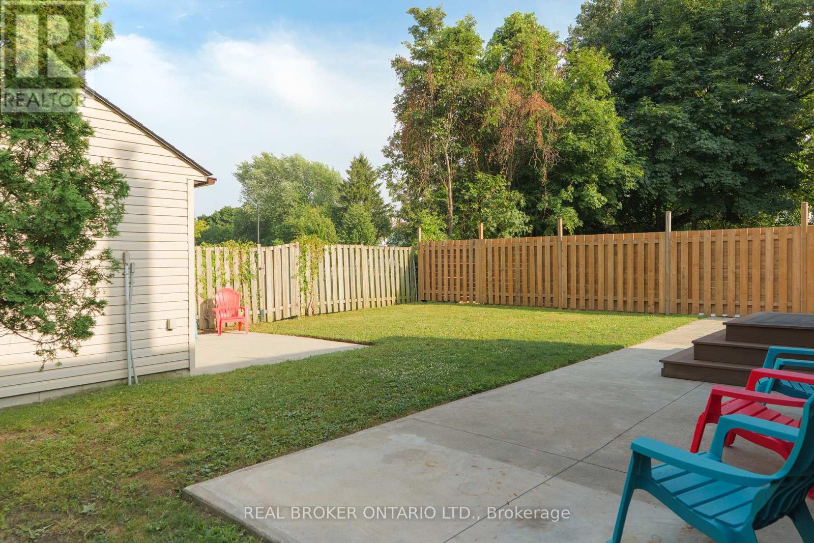 Photo 32 of 39 Cloverhill Road, Hamilton ON