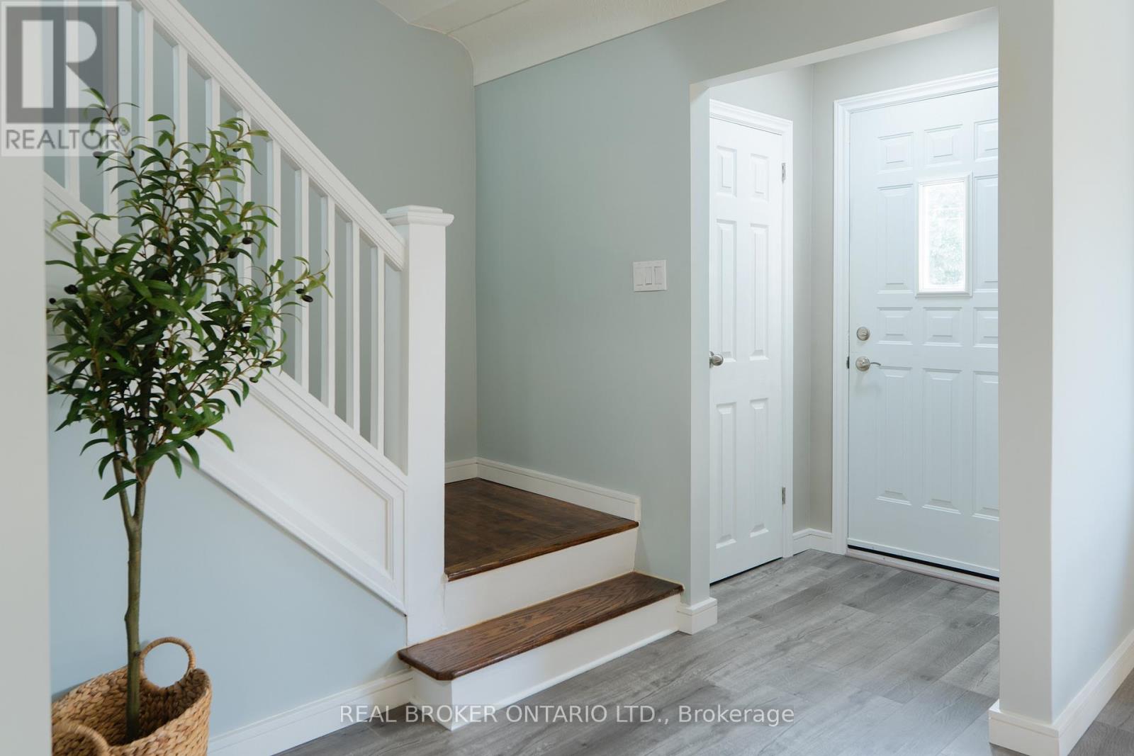 Photo 13 of 39 Cloverhill Road, Hamilton ON