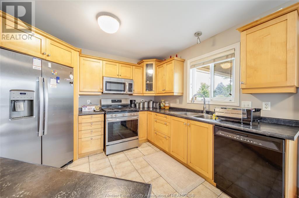 Photo 11 of 160 Branton Crescent, Tecumseh ON